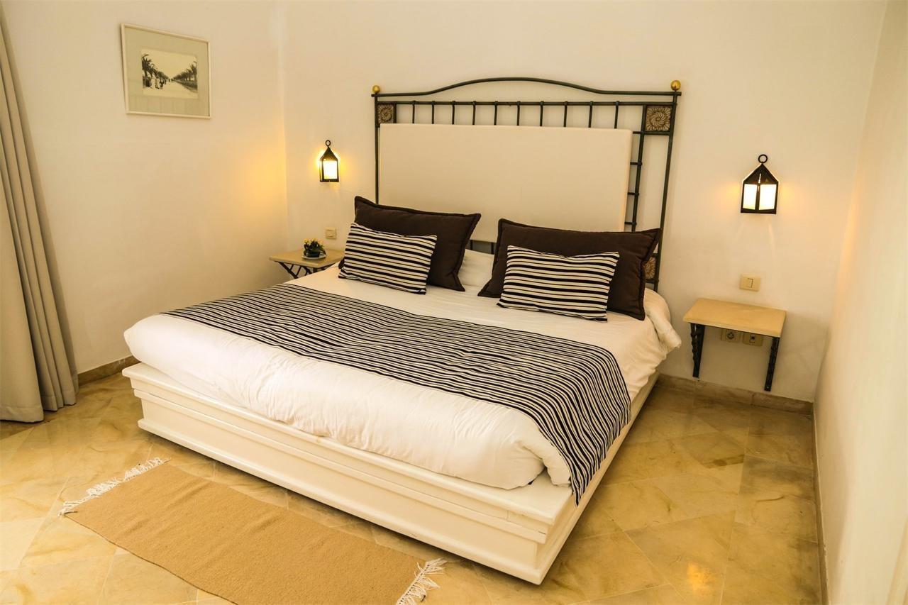 Suites Hotel Les Charmilles & Spa La Marsa Bagian luar foto