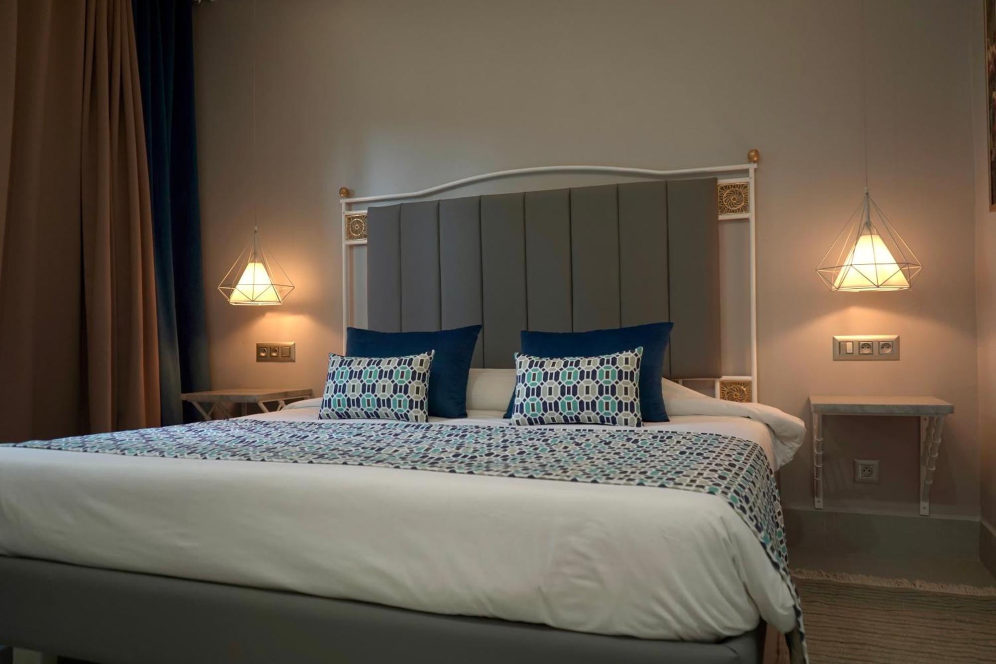 Suites Hotel Les Charmilles & Spa La Marsa Bagian luar foto